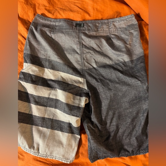 O’Neill board shirts. Black/grey/white. Only worn once. Size 32. - Picture 4 of 4